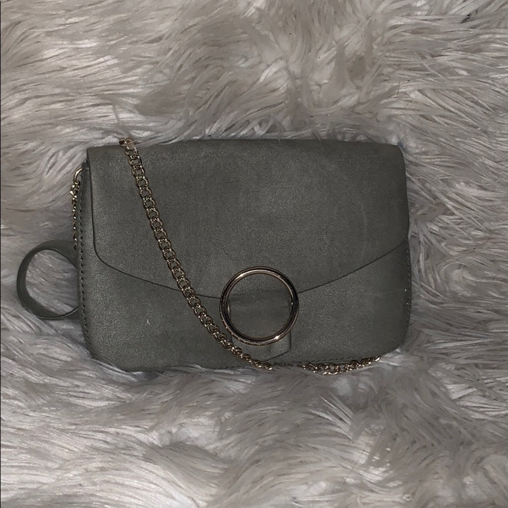 Beautiful olive cross body with chain